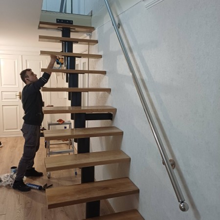 Прямая внутренняя лестница из металла и дерева для верхнего этажа, современный дизайн Linea SteelWood